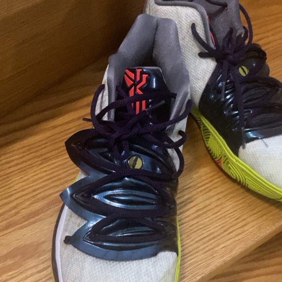 Kobe X kyrie ball shoes - Picture 3 of 3